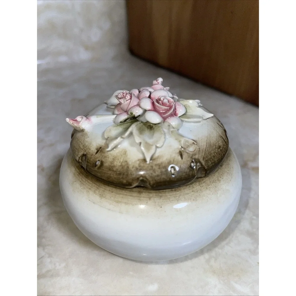 Vintage Capodimonte porcelain round trinket box‎ intricate multi rose design